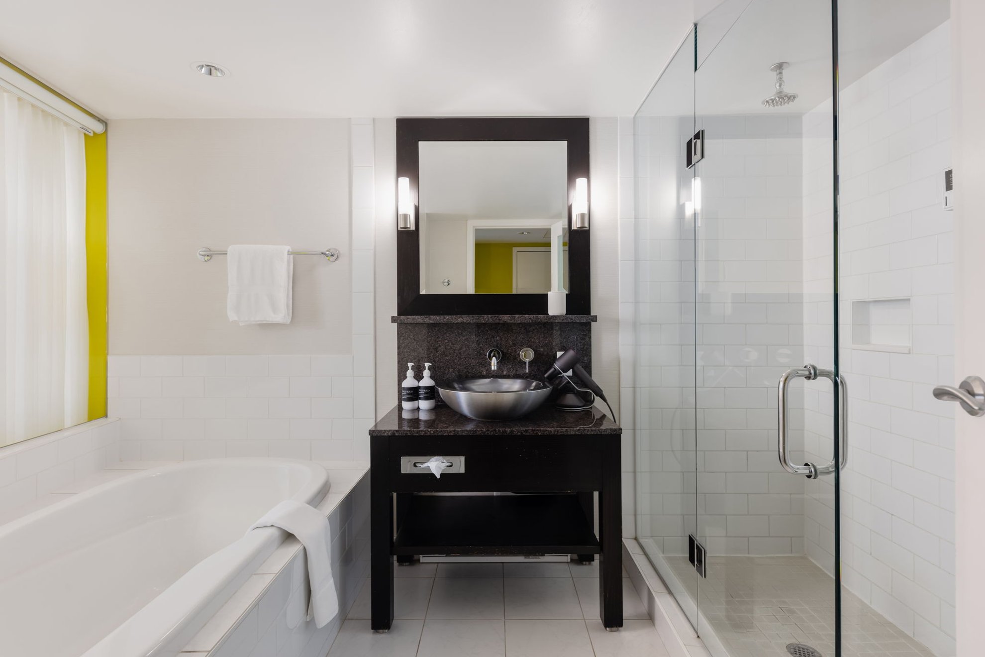 Deluxe King Bathroom