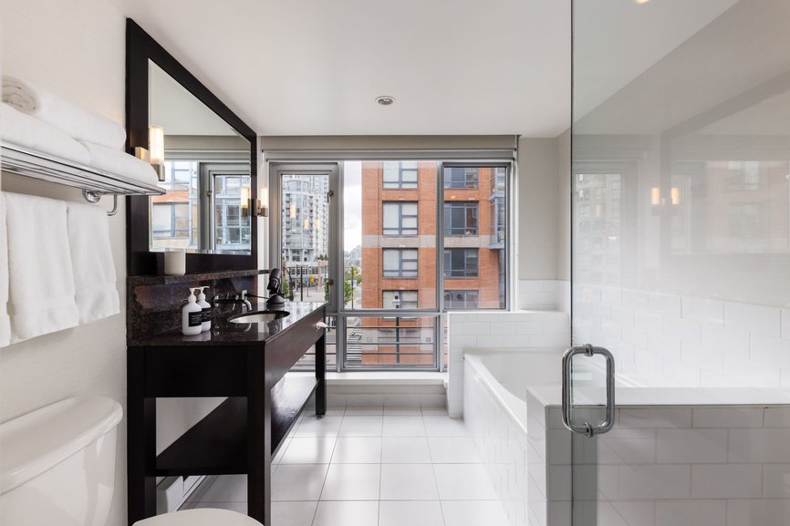 Executive Suite Bathroom